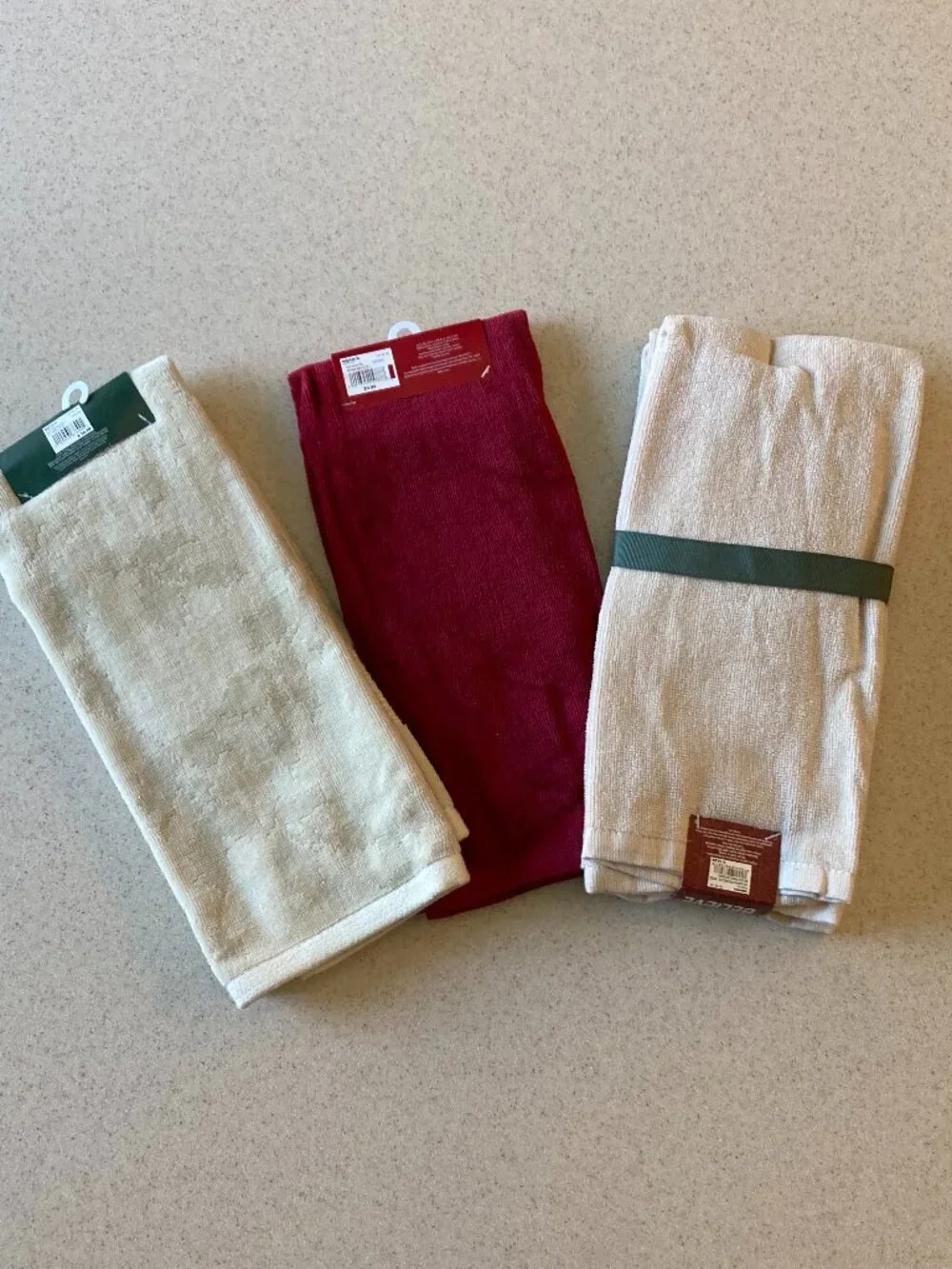 NWT St. Nicholas Hand Towels 4 pc. Set - Holiday Theme Snowmen 